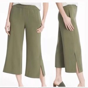 EUC White House Black Market Wide Leg Crop Pants